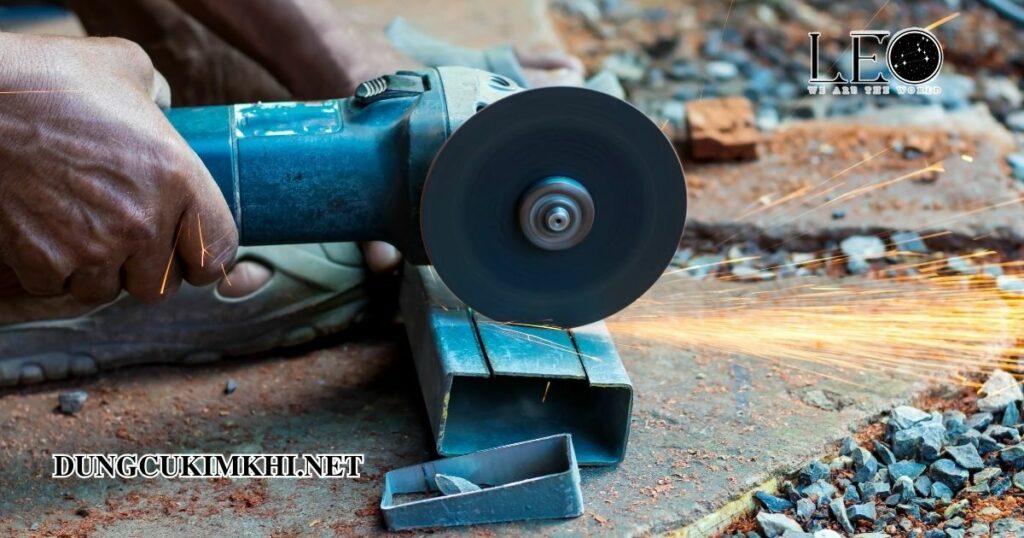 lưỡi kẹt gây giật ngược